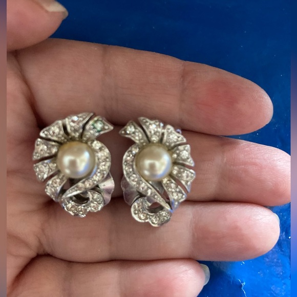 Vintage Avon Earrings Rhinestones and Faux Pearl, Clip On, Silver Tone - Picture 2 of 6